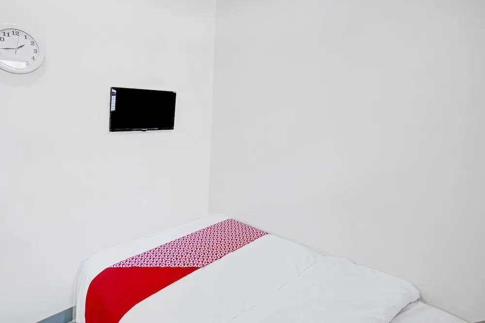 Медан: Stm Suite by OYO Rooms