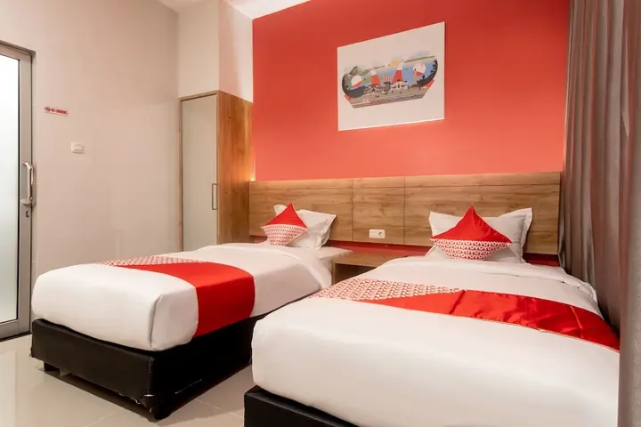 Медан: Festive Inn by OYO Rooms