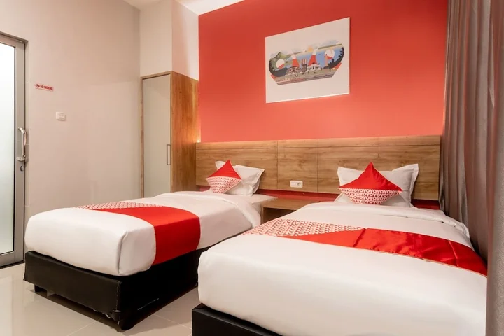 Медан: Festive Inn by OYO Rooms