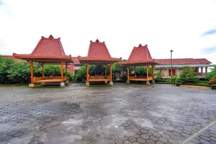 Бандунган: Hotel Taman Sari by OYO Rooms