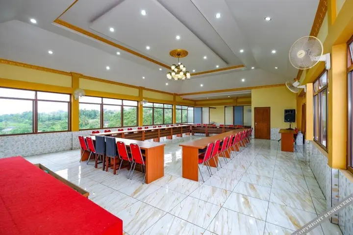Бандунган: Hotel Taman Sari by OYO Rooms
