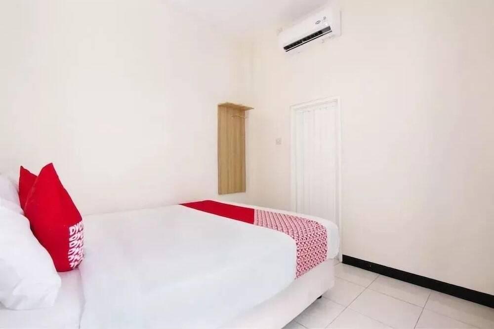 Маланг: Cozy Residence Syariah  by OYO Rooms
