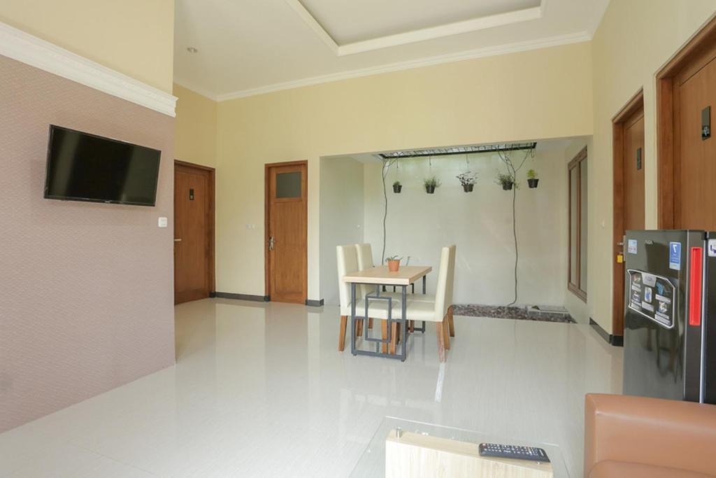 Суракарта: IDR Green Guest House Syariah by Reddoorz