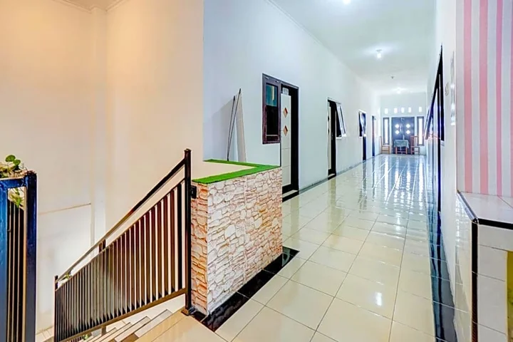 Маланг: OYO Flagship 90502 Holistay Malang New