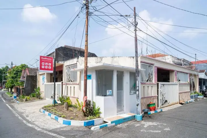 D&A Guesthouse Syariah And Rent Car by OYO Rooms — фото 1