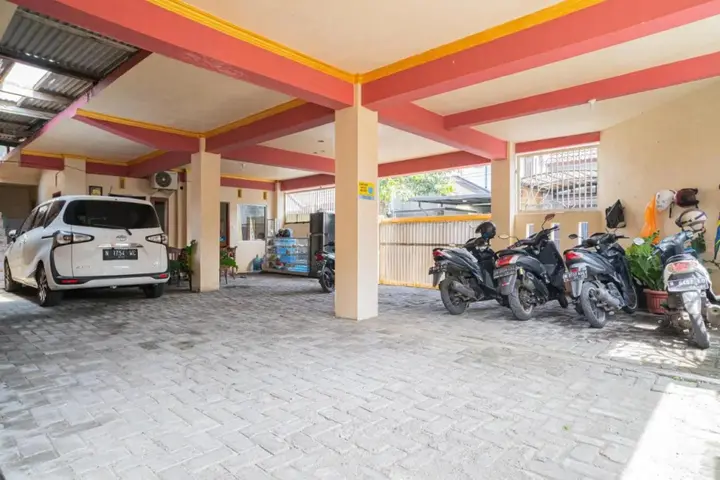 Маланг: D&A Guesthouse Syariah And Rent Car by OYO Rooms