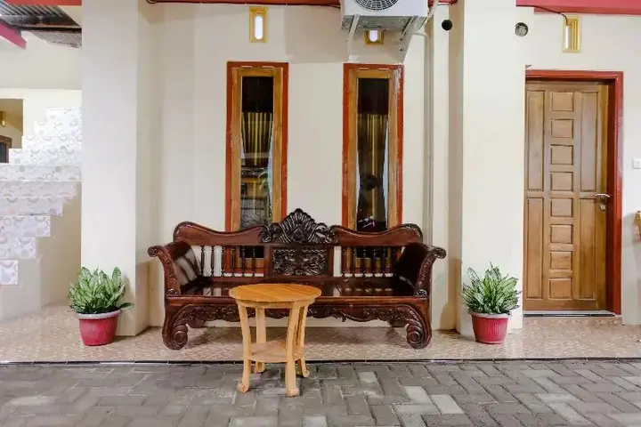 Маланг: D&A Guesthouse Syariah And Rent Car by OYO Rooms