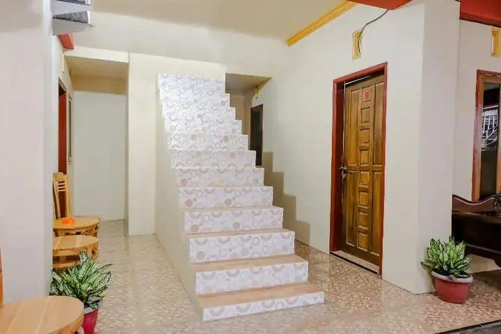 Маланг: D&A Guesthouse Syariah And Rent Car by OYO Rooms