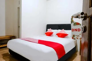 Маланг: D&A Guesthouse Syariah And Rent Car by OYO Rooms