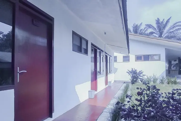 Сукарайя: Burangrang Village Redpartner