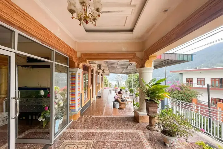 Озеро Тоба: Hotel Harapan Isyes