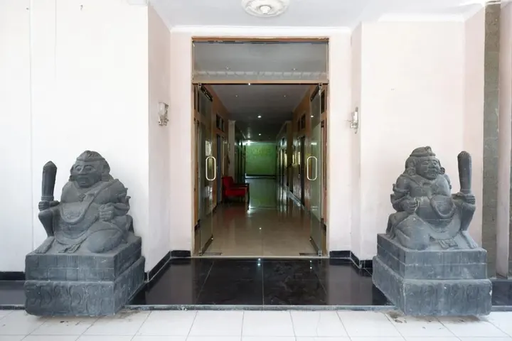 Тегал: RedDoorz near GOR Wisanggeni