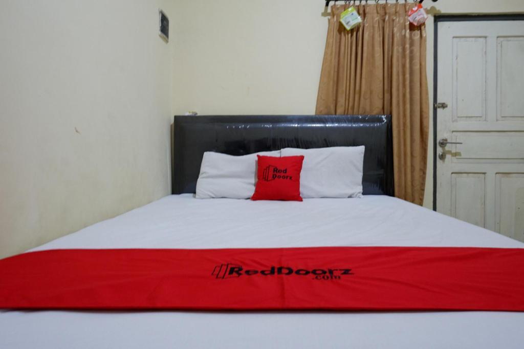 Тегал: RedDoorz near GOR Wisanggeni
