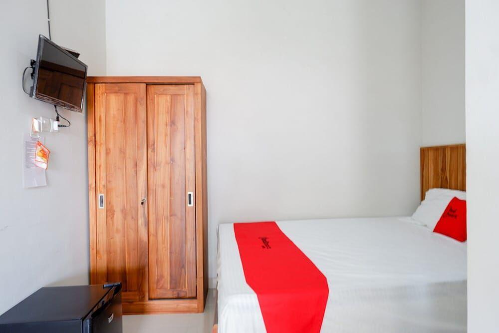 RedDoorz Plus Syariah near Stasiun Tegal 2 — фото 5