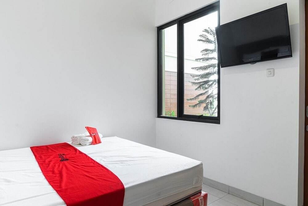 RedDoorz Plus @ EcoHome Citra Raya Tangerang — фото 6