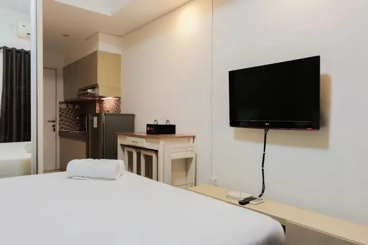 Best Price Studio Apartment at Tamansari Skylounge — фото 3