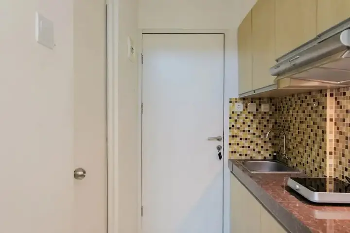 Best Price Studio Apartment at Tamansari Skylounge — фото 6