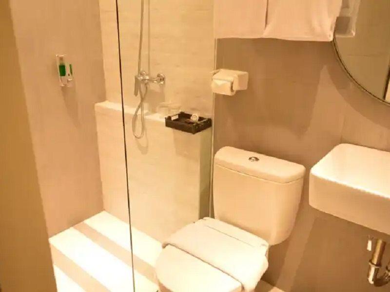 Вонособо: Front One Harvest Hotel Wonosobo