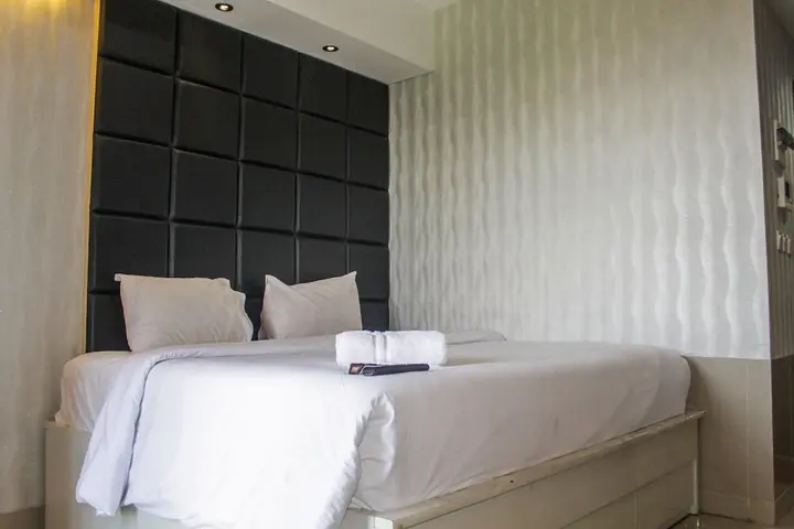Legok: Minimalist Studio Apartment at Atria Residences with Pool View