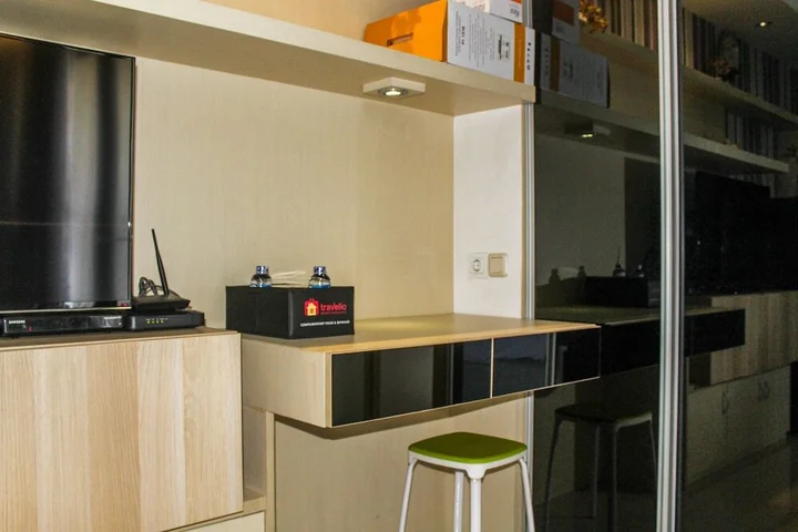 Legok: Minimalist Studio Apartment at Atria Residences with Pool View