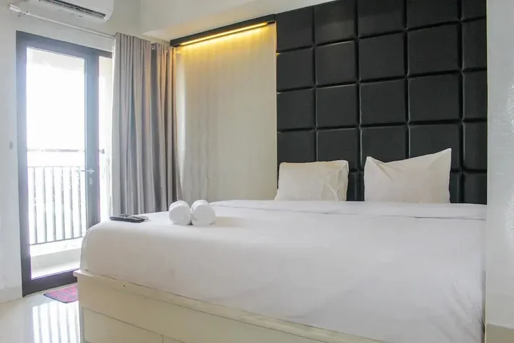 Legok: Minimalist Studio Apartment at Atria Residences with Pool View