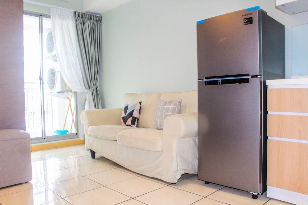 Legok: Spacious and Cozy 2BR M-Town Apartment