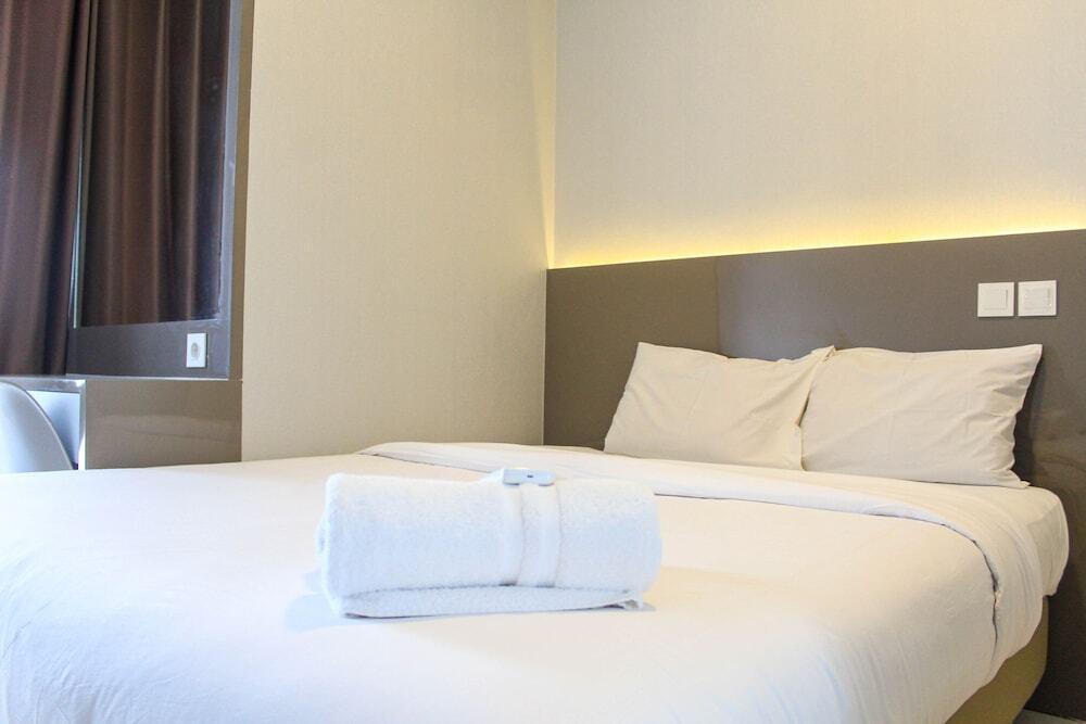 Legok: New Furnished with City View 2BR Apartment M-Town Residence