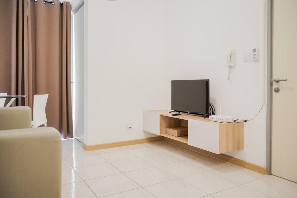 Legok: Comfy 2Br M-Town Residence Gading Serpong Apartment
