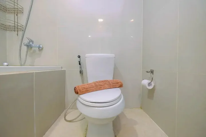 Legok: Comfy and Minimalist 1BR Apartment at Atria Residence