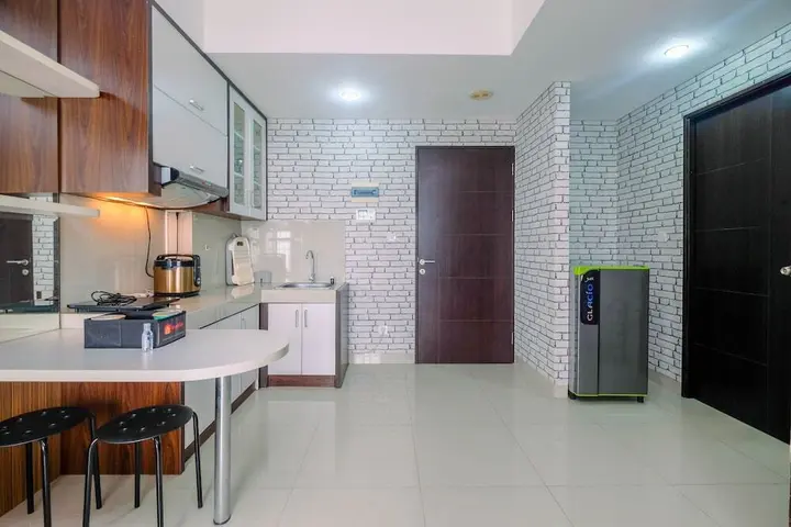 Legok: Comfy and Minimalist 1BR Apartment at Atria Residence