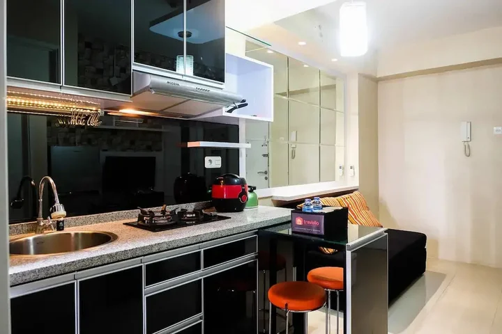 Джакарта: Modern 2BR with City View at Bassura Apartment