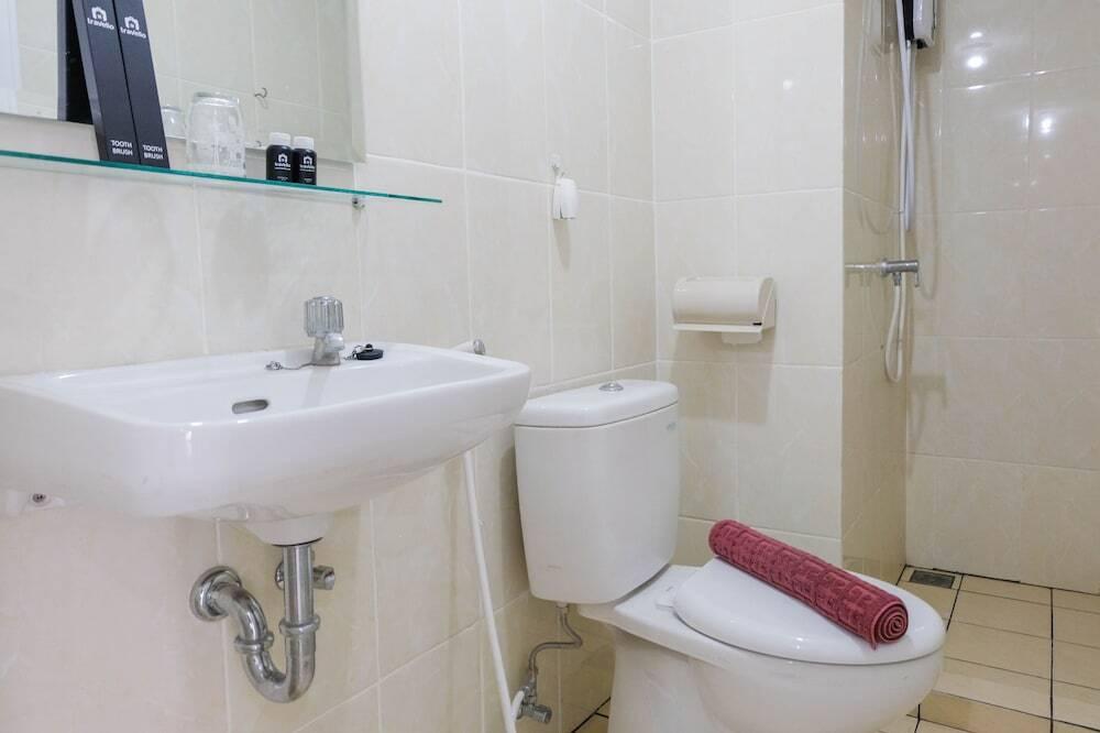 Legok: Comfortable 2BR Apartment at M-Town Residence