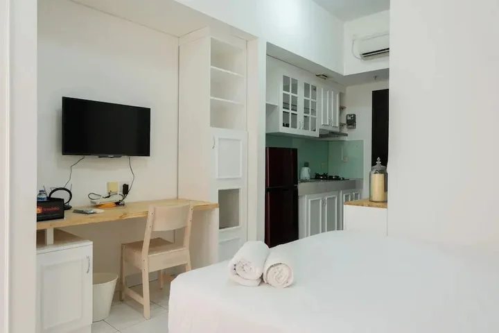 Legok: Best Price Studio at Casa De Parco Apartment