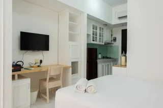 Legok: Best Price Studio at Casa De Parco Apartment
