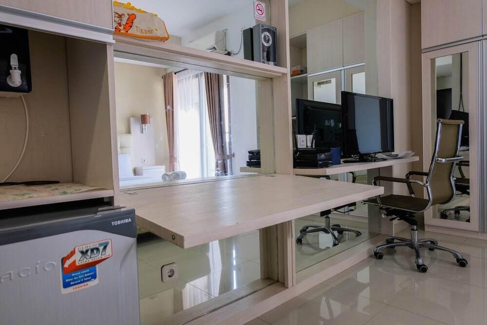 Legok: Best Price Studio Apartment at Atria Residence near Mall