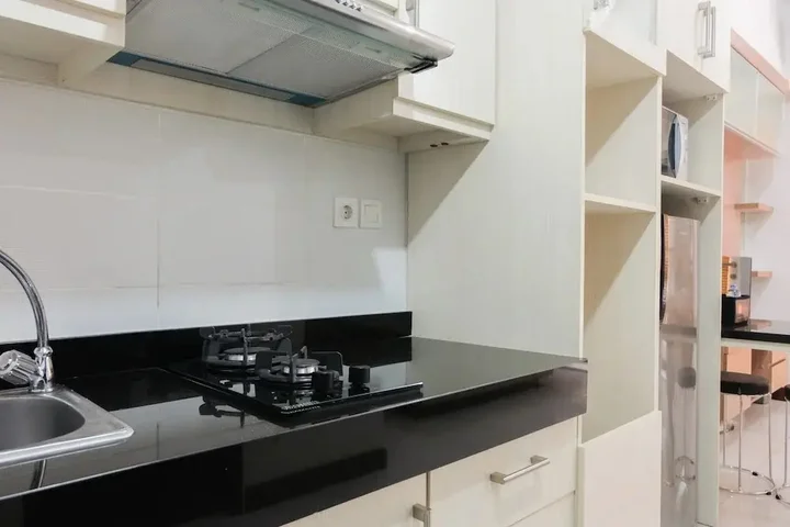 Legok: Cozy with City View Studio at Scientia Apartment