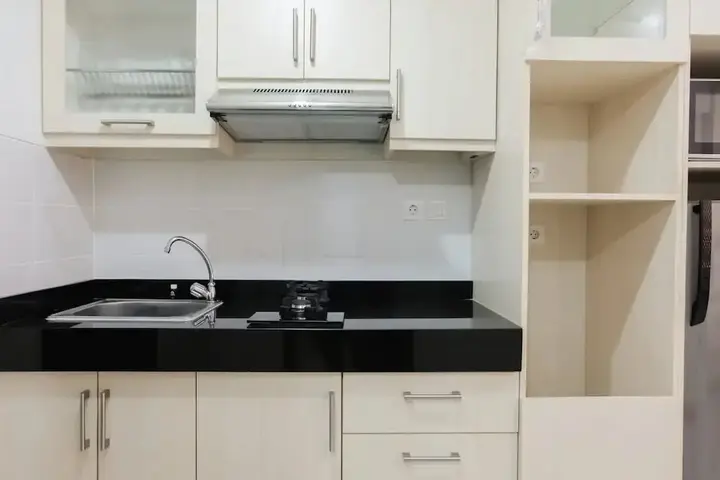 Legok: Cozy with City View Studio at Scientia Apartment