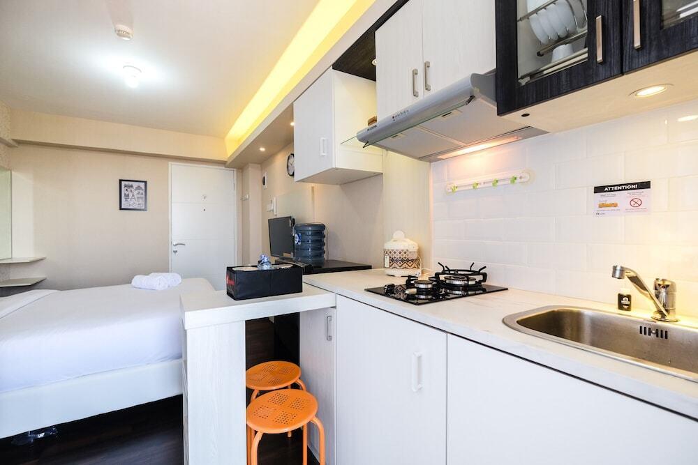 Джакарта: Newly Furnished Studio at Bassura City Apartment