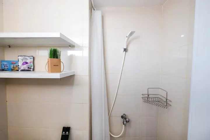 Джакарта: Newly Furnished Studio at Bassura City Apartment