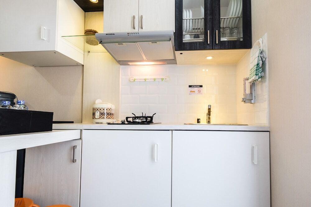 Джакарта: Newly Furnished Studio at Bassura City Apartment