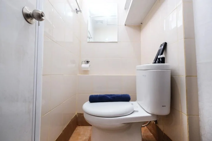 Джакарта: Newly Furnished Studio at Bassura City Apartment