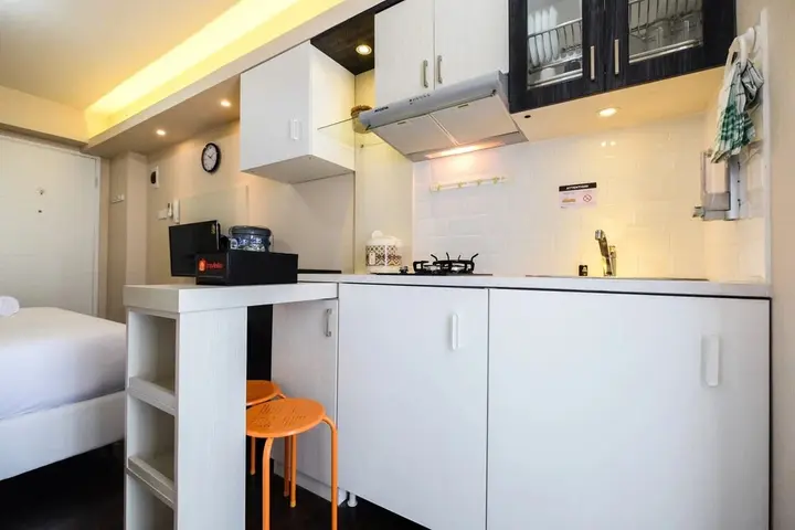 Джакарта: Newly Furnished Studio at Bassura City Apartment