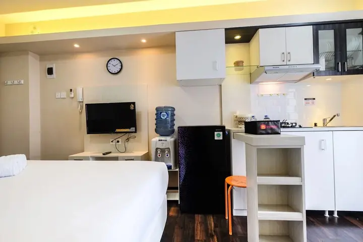 Джакарта: Newly Furnished Studio at Bassura City Apartment