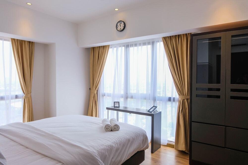 Elegant 2BR Apartment at M-Town Signature near Shopping Mall — фото 3