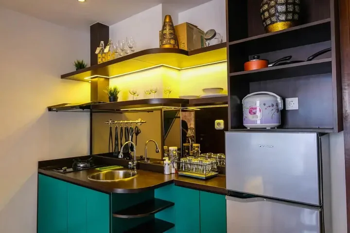 Legok: Elegant 2BR Apartment at M-Town Signature near Shopping Mall