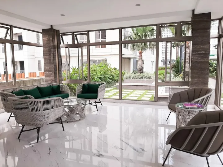 Legok: Elegant 2BR Apartment at M-Town Signature near Shopping Mall