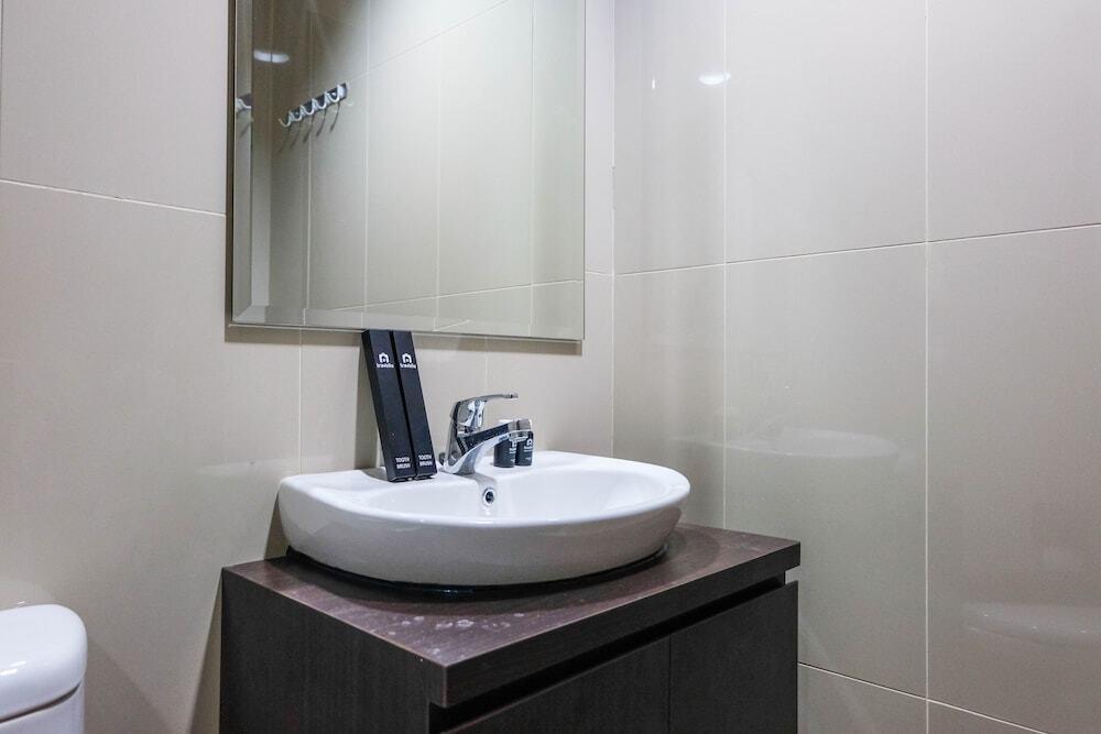 Legok: Elegant 2BR Apartment at M-Town Signature near Shopping Mall