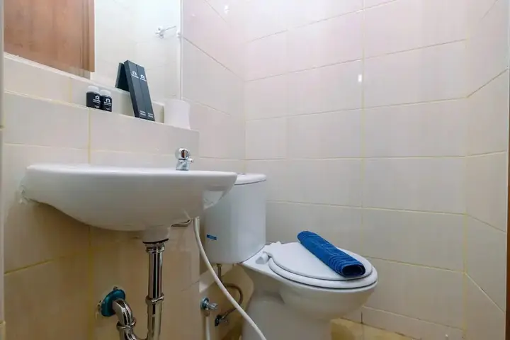 Депок: Minimalist and Comfortable Studio Dave Apartment