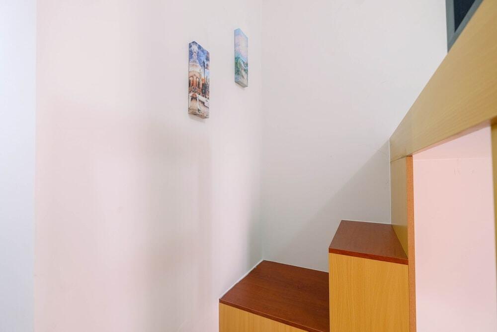 Депок: Minimalist and Comfortable Studio Dave Apartment