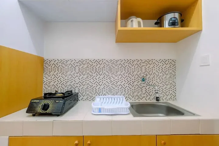 Депок: Minimalist and Comfortable Studio Dave Apartment